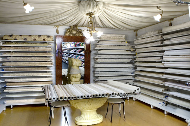 De bruidsafdeling met rollen bruidsstof
